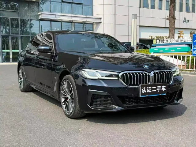 BMW 5 Series — Фото автомобиля 3