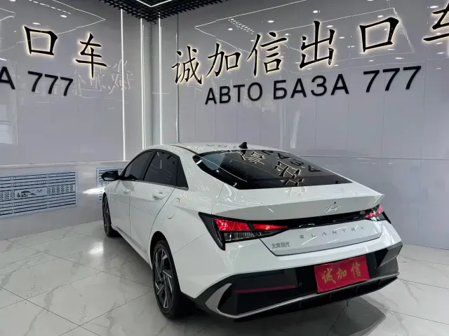 Hyundai Elantra — Фото автомобиля 4