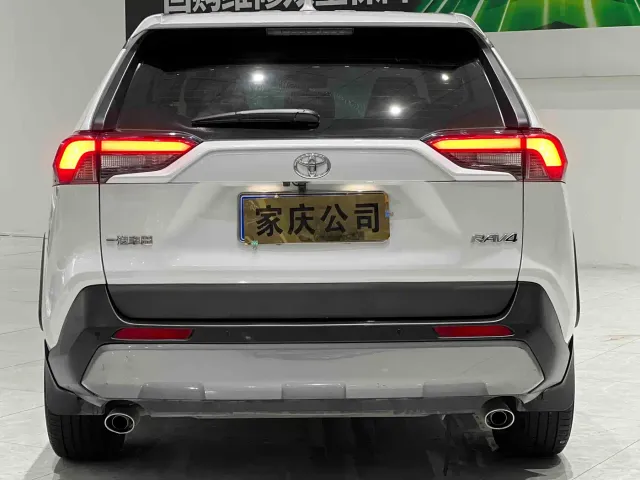 Toyota RAV4 — Фото автомобиля 4