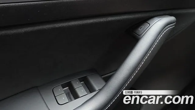 Tesla Model Y — Фото автомобиля 27