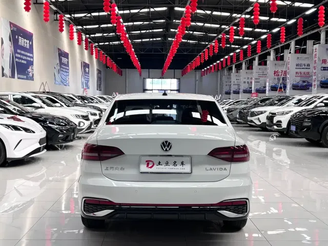 Volkswagen Lavida — Фото автомобиля 5