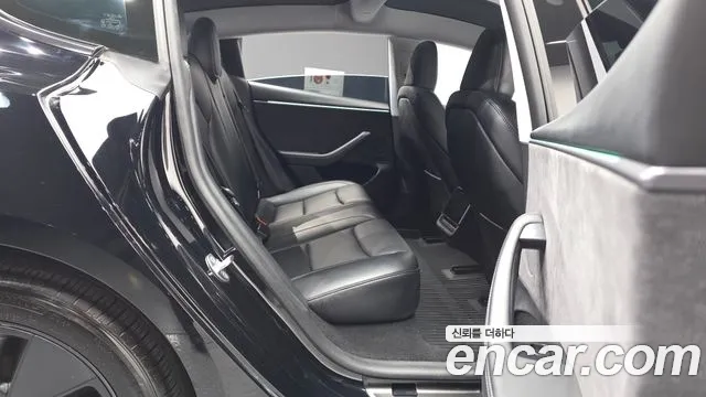 Tesla Model 3 — Фото автомобиля 18