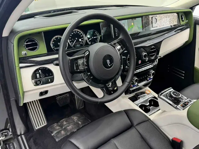 Rolls-Royce Phantom — Фото автомобиля 20