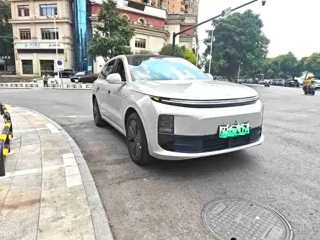 Li Auto L6 — Фото автомобиля 3