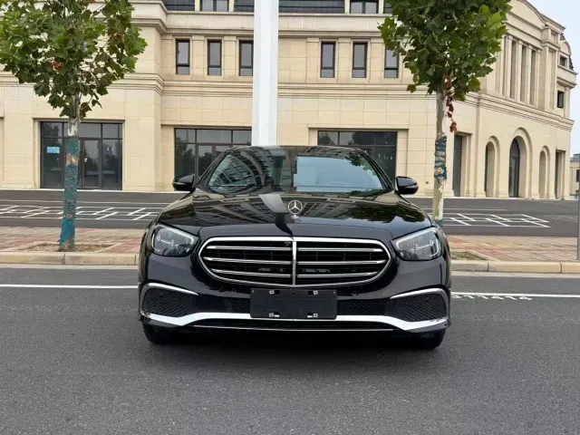 Mercedes-Benz E-Class — Фото автомобиля 2