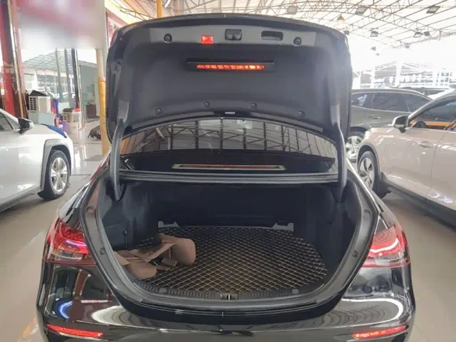 Mercedes-Benz E-Class — Фото автомобиля 18