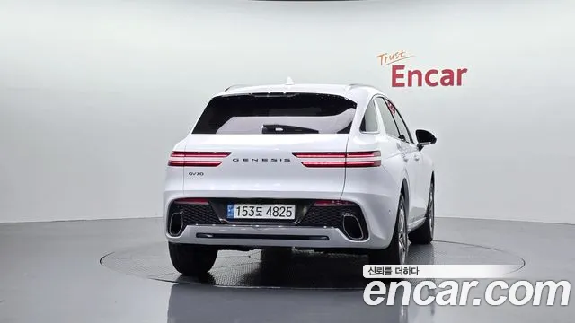 Genesis GV70 — Фото автомобиля 4