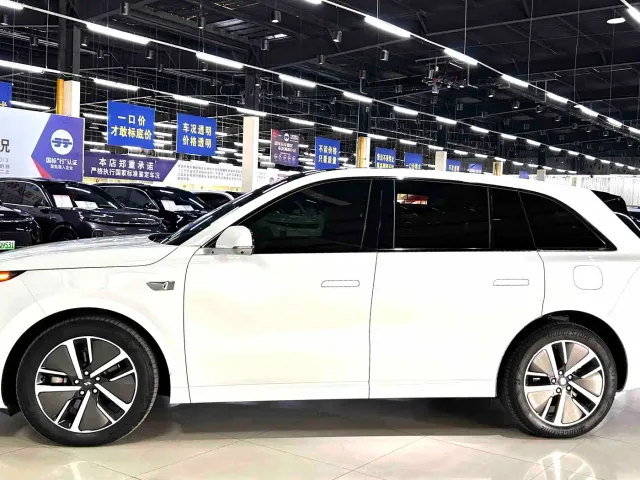 Li Auto L6 — Фото автомобиля 3
