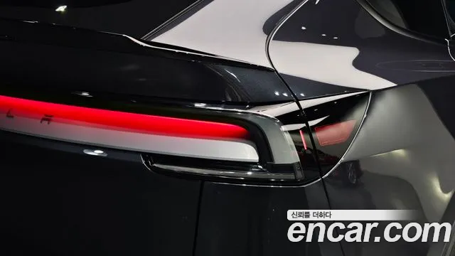 Tesla Model Y — Фото автомобиля 23