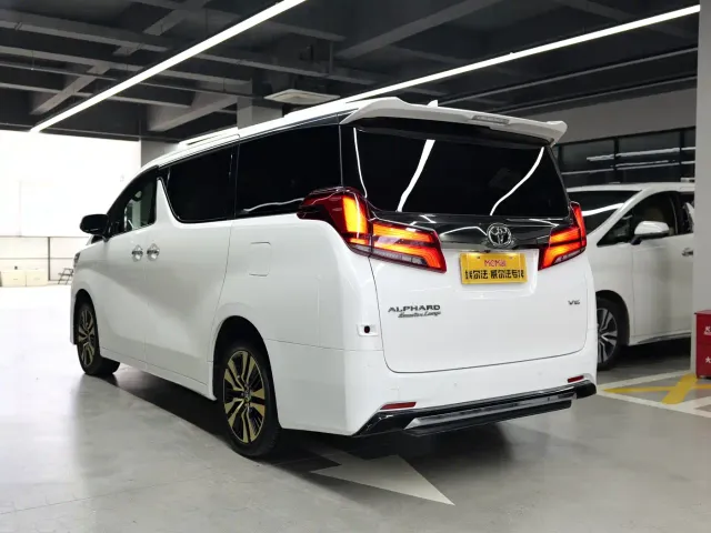 Toyota Alphard — Фото автомобиля 6