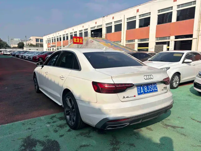 Audi A4L — Фото автомобиля 3