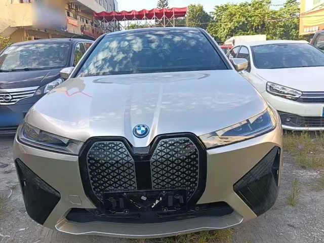 BMW iX — Фото автомобиля 2