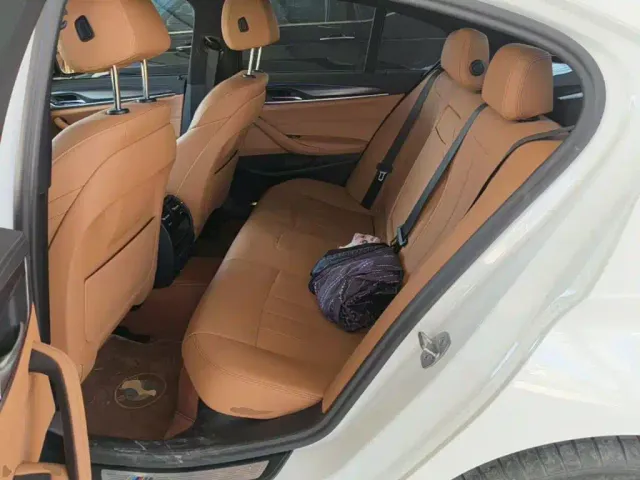 BMW 5 Series — Фото автомобиля 16
