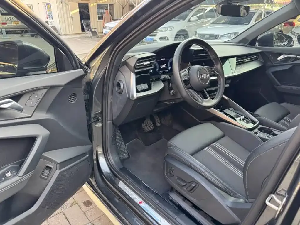 Audi Audi A3 2023 Facelift Sportback 35 TFSI Fashion Sport — Фото автомобиля 4