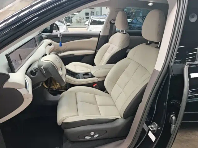 IM Motors LS6 — Фото автомобиля 14