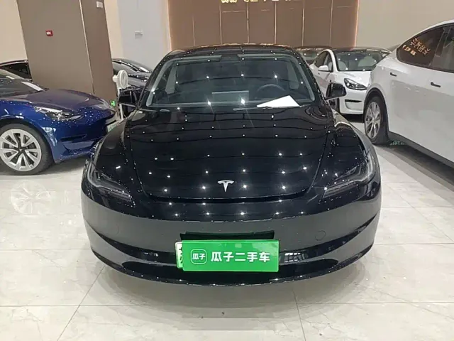 Tesla Model 3 — Фото автомобиля 2