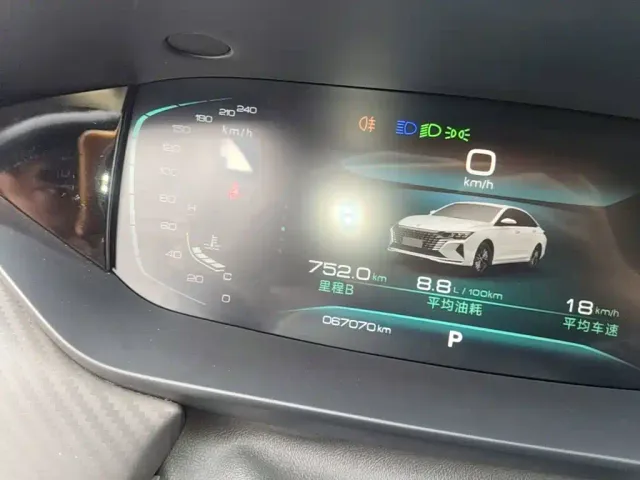 Dongfeng Yixuan MAX — Фото автомобиля 11