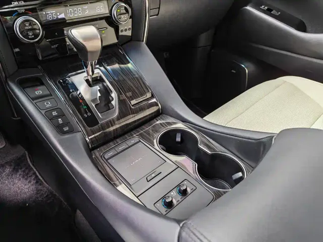 Lexus LM — Фото автомобиля 13