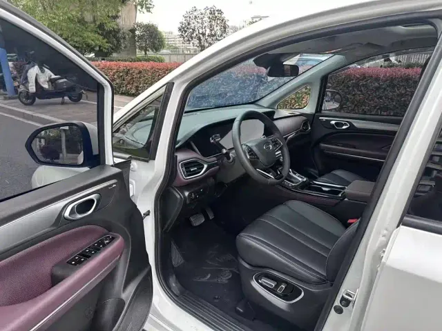 GAC Trumpchi M6 — Фото автомобиля 15