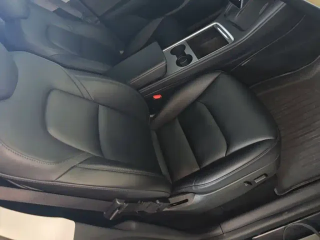 Tesla Model Y — Фото автомобиля 24