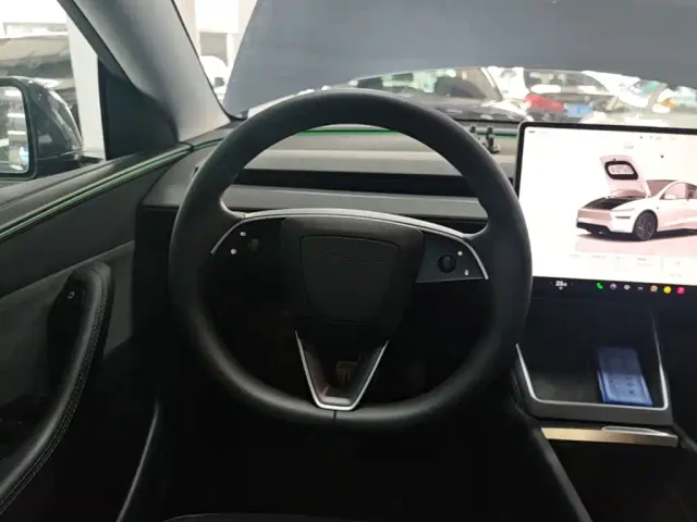 Tesla Model Y — Фото автомобиля 6