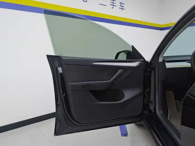 Tesla Model Y — Фото автомобиля 7