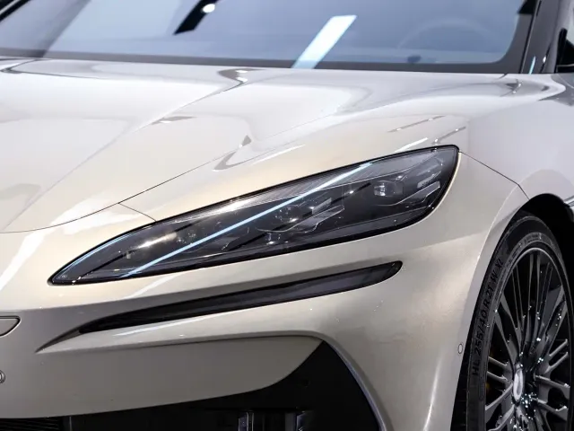 Denza Z9GT — Фото автомобиля 30
