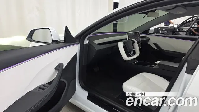 Tesla Model 3 — Фото автомобиля 15