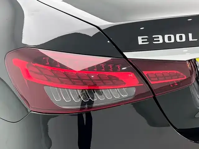 Mercedes-Benz E-Class — Фото автомобиля 18