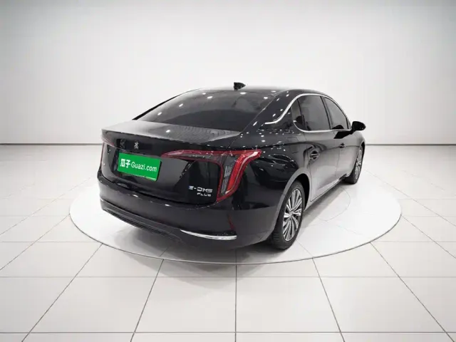 Hongqi E-QM5 — Фото автомобиля 4