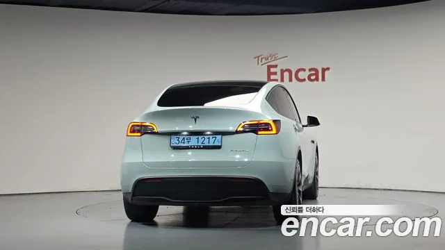 Tesla Model Y — Фото автомобиля 4