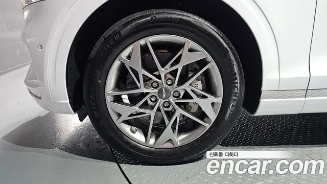 Genesis GV70 — Фото автомобиля 5