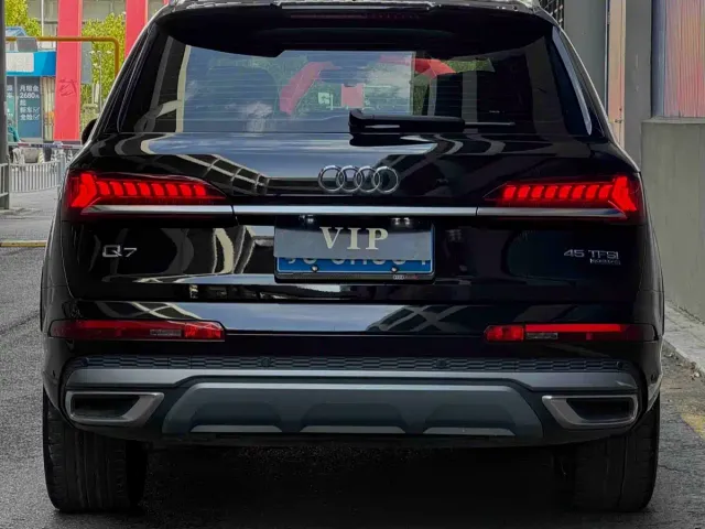 Audi Q7 — Фото автомобиля 5