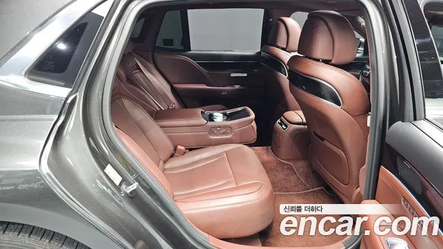 Genesis G90 Бензин 3.5 турбо AWD — Фото автомобиля 11