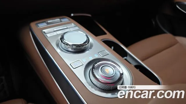 Genesis GV70 — Фото автомобиля 9