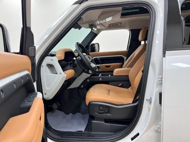 Land Rover Defender — Фото автомобиля 11