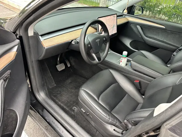 Tesla Model Y — Фото автомобиля 11