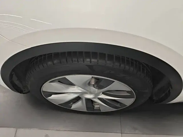 Tesla Model Y — Фото автомобиля 22