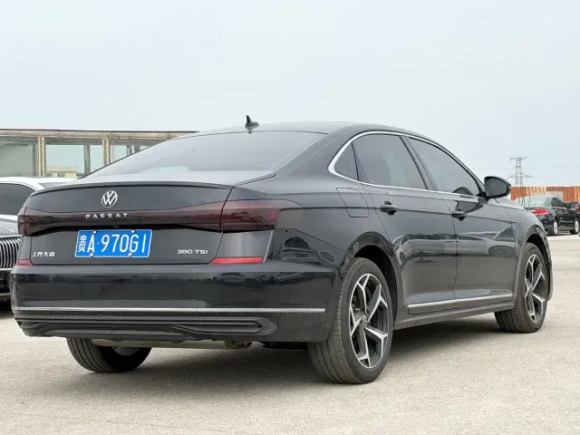Volkswagen Passat — Фото автомобиля 4