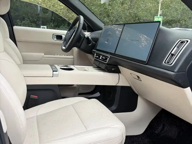 Li Auto L9 — Фото автомобиля 5