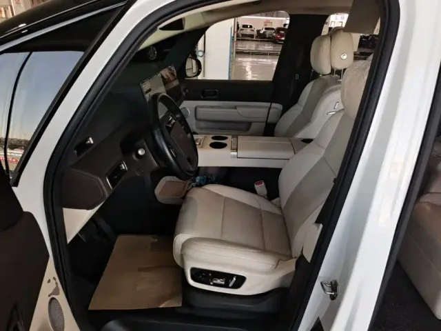 Li Auto MEGA — Фото автомобиля 14