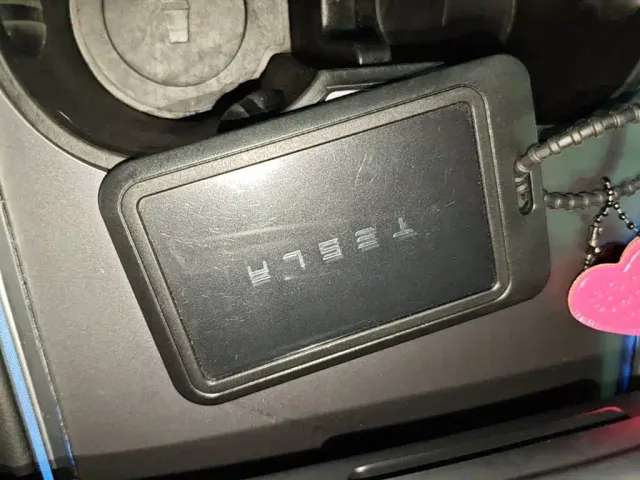 Tesla Model Y — Фото автомобиля 8