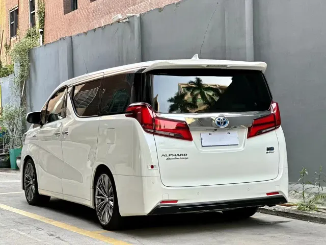 Toyota Alphard — Фото автомобиля 9
