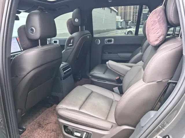 Li Auto L9 — Фото автомобиля 10