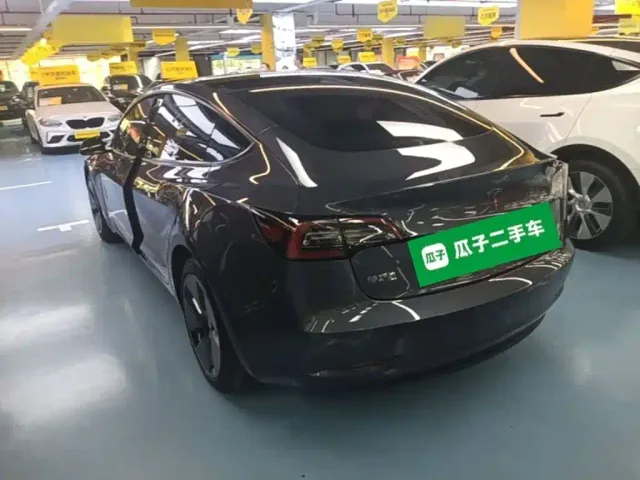 Tesla Model 3 — Фото автомобиля 4