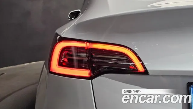 Tesla Model Y — Фото автомобиля 8