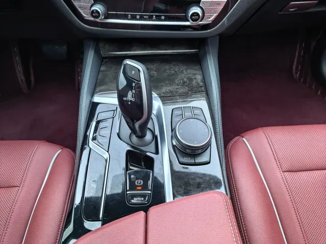 BMW 5 Series — Фото автомобиля 10