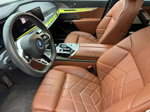 BMW i7 — Фото автомобиля 8