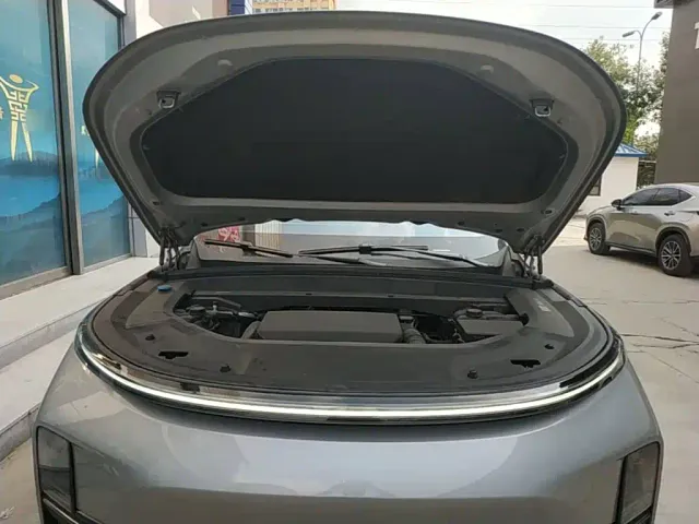 Li Auto L8 — Фото автомобиля 19