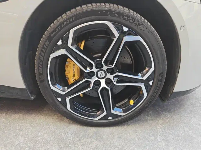 Xiaomi SU7 — Фото автомобиля 8